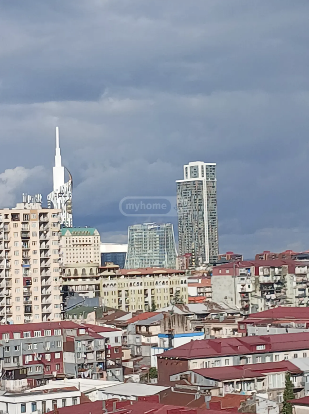 იყიდება 2 ოთახიანი ბინა ბათუმში